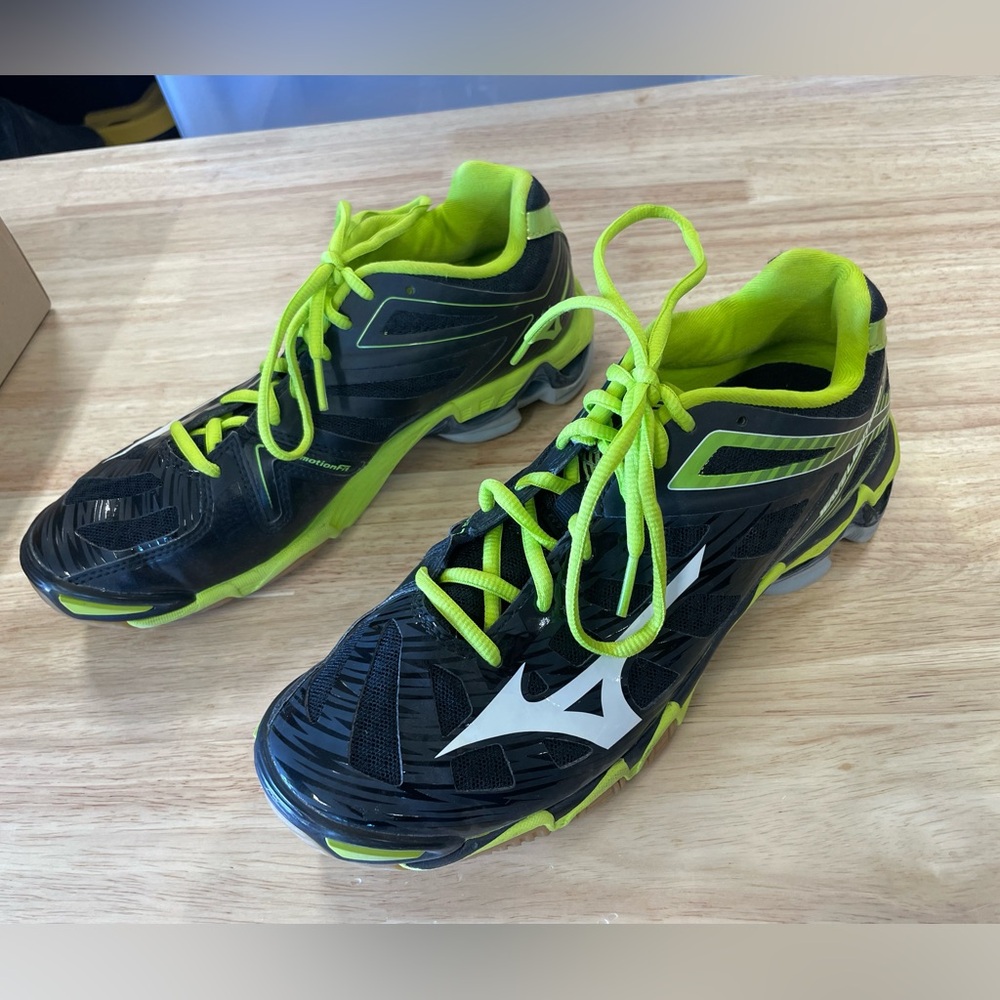 Volleyball shoes